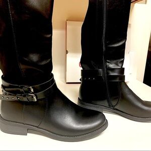 💎NWT Classic Black Boots. Never Worn 💎